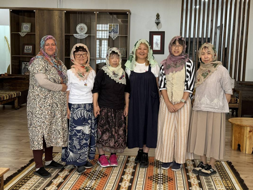 Japonlara Akıl Sır Ermiyor! İğne Oyası Öğrenmek İçin Elazığ'a Geldiler - Fotoğraf: 10